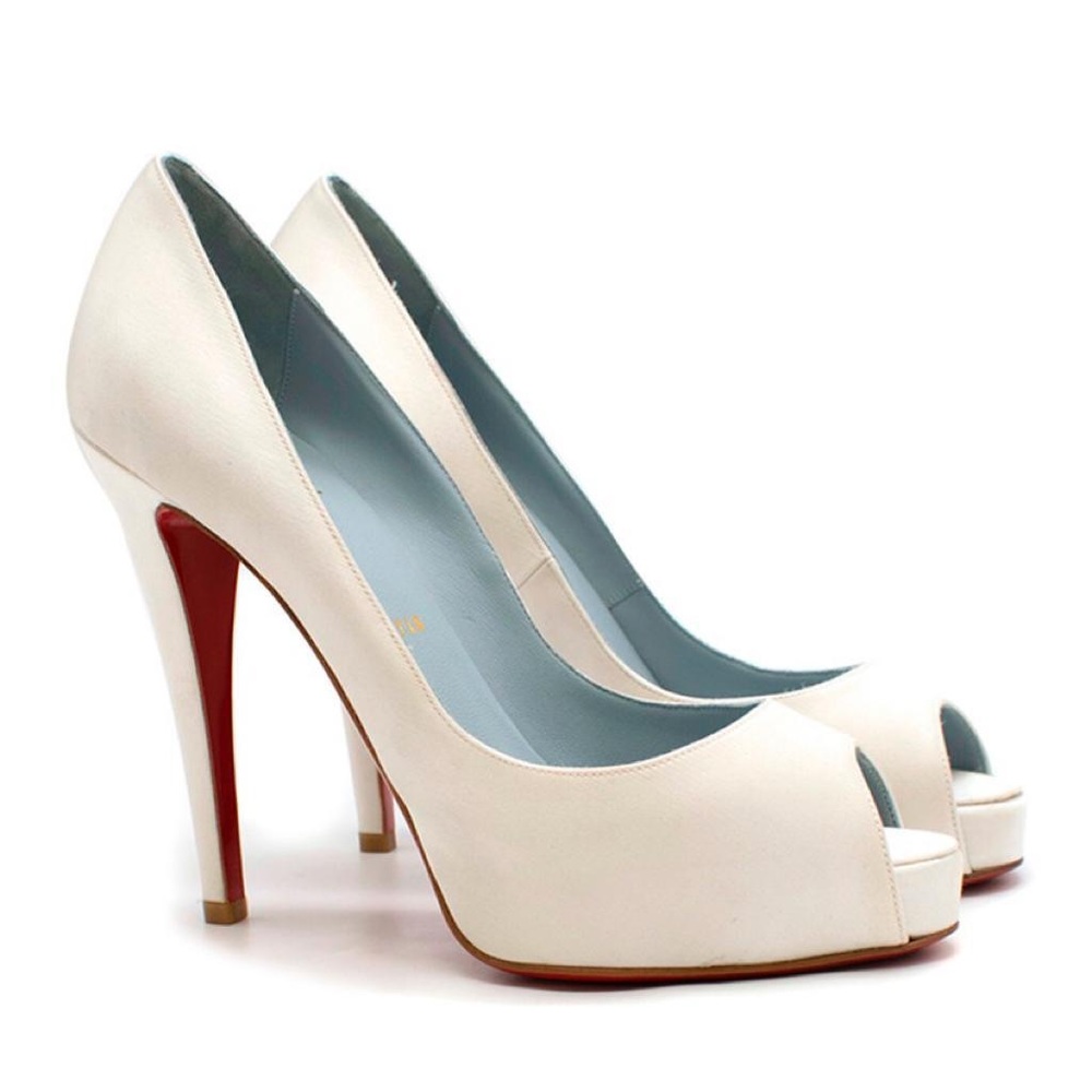 SOLD Louboutin Very Prive 120mm off-wht satin